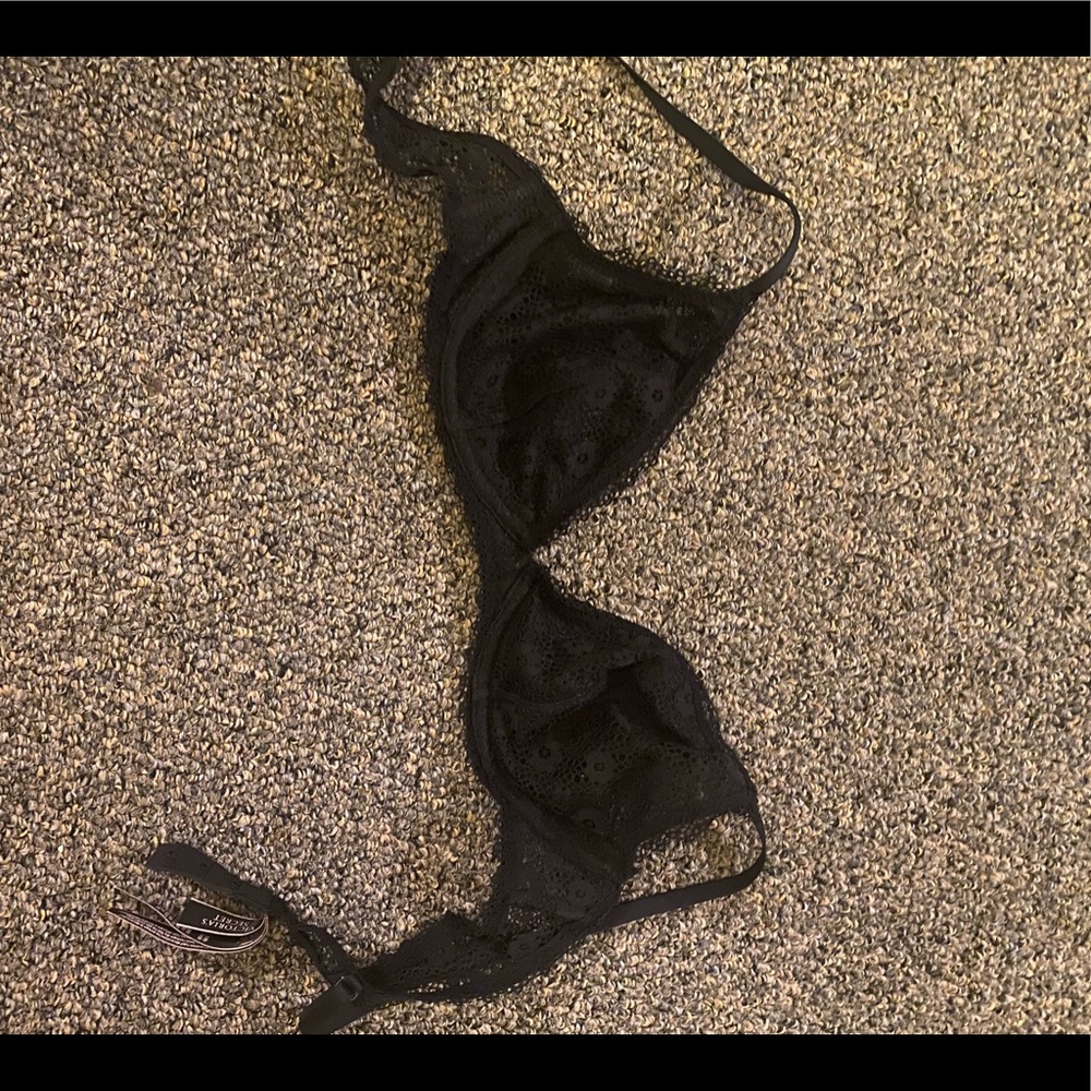 Black lace VS bralette